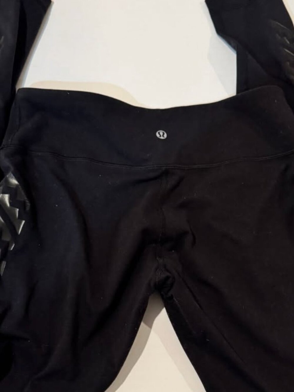 Lululemon Women's Leggings (Size 8) Black WunderUnder Aztec Print Faux Leather - Picture 2 of 5